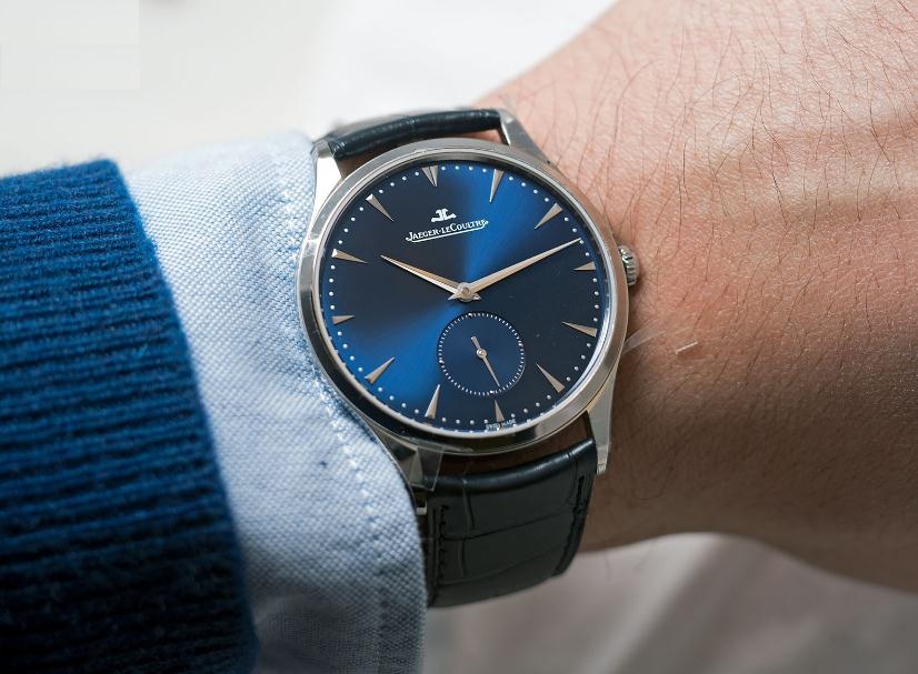 The elegant copy watches have blue dials.